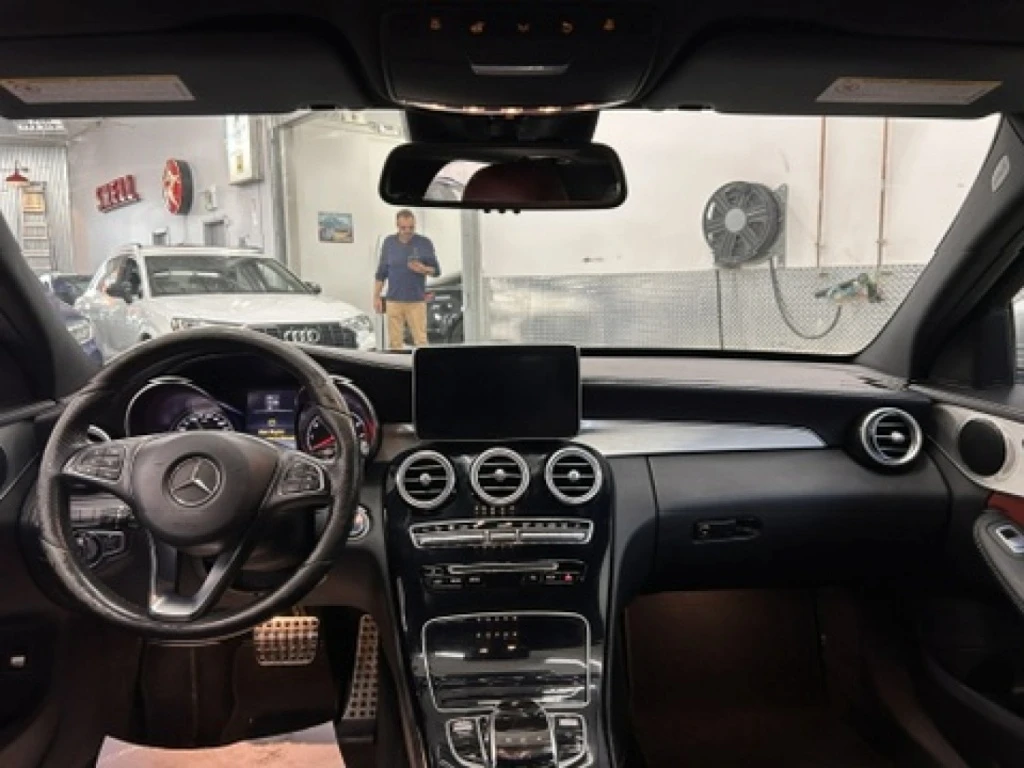 Mercedes-Benz C 300 AMG* 4MATIC* Панорама* RED - изображение 7