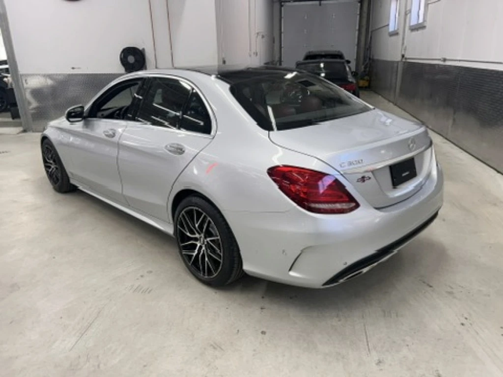 Mercedes-Benz C 300 AMG* 4MATIC* Панорама* RED - изображение 5
