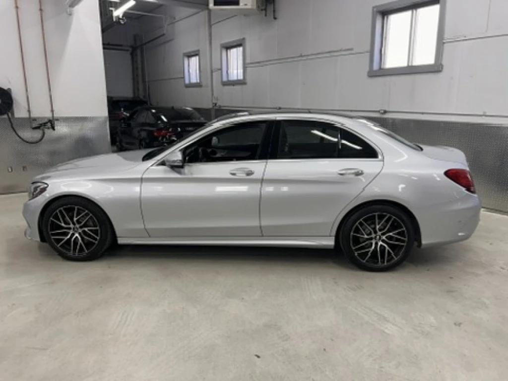 Mercedes-Benz C 300 AMG* 4MATIC* Панорама* RED - изображение 4
