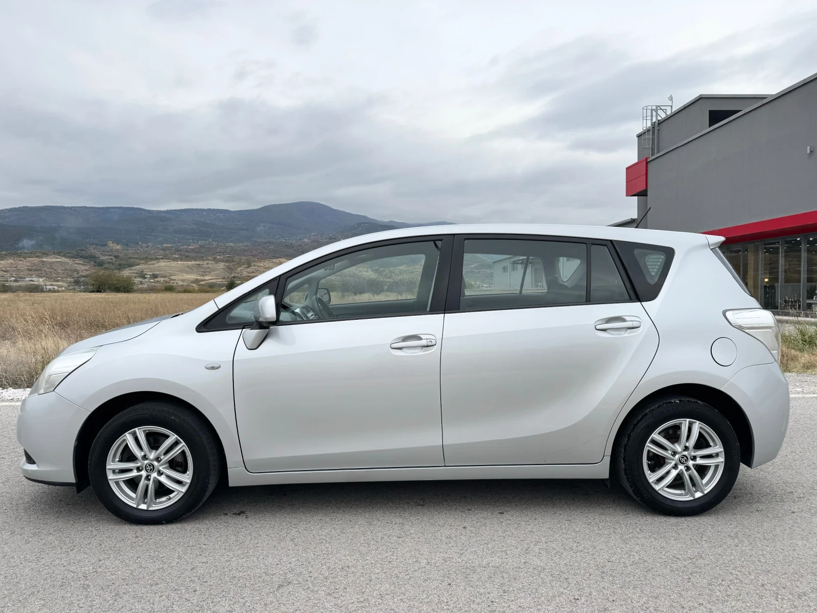 Toyota Verso 1.6 VVT-i CLIMATRONIC / PARKTRONIC / TEMPOMAT - изображение 4