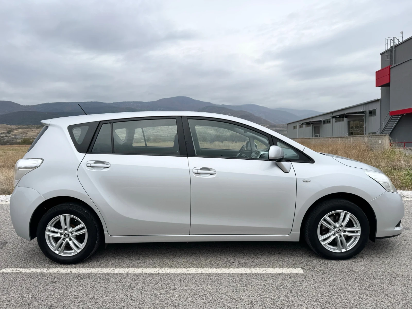 Toyota Verso 1.6 VVT-i CLIMATRONIC / PARKTRONIC / TEMPOMAT - изображение 5