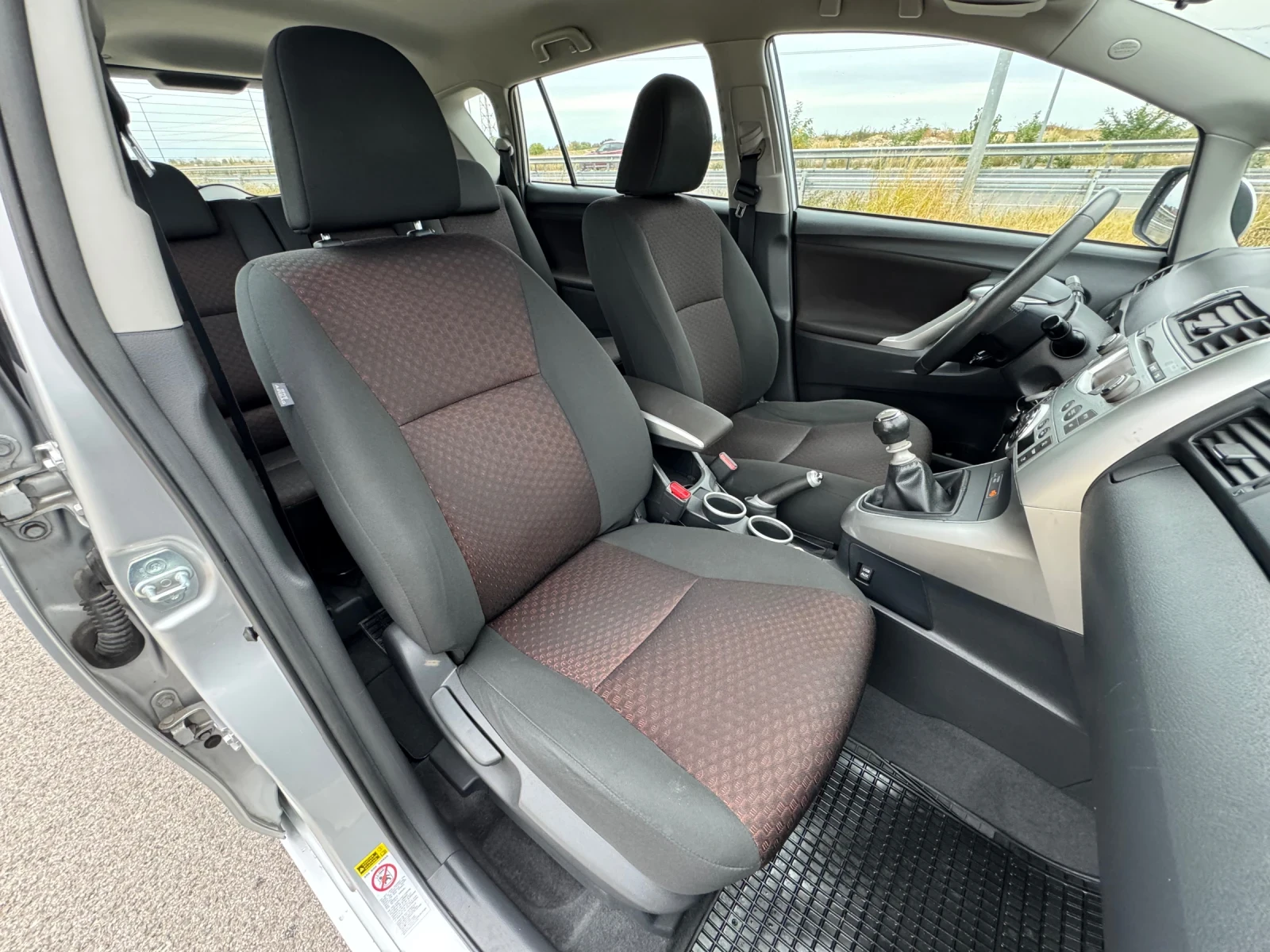 Toyota Verso 1.6 VVT-i CLIMATRONIC / PARKTRONIC / TEMPOMAT - изображение 10