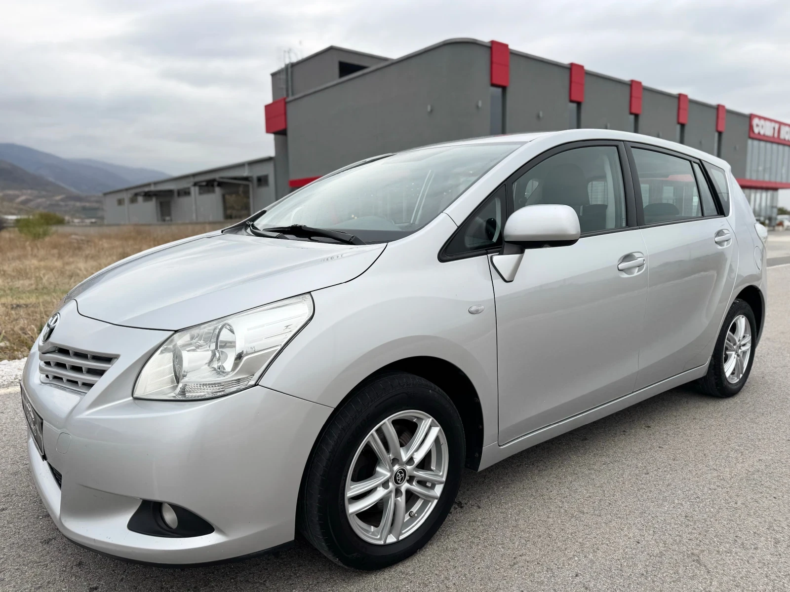 Toyota Verso 1.6 VVT-i CLIMATRONIC / PARKTRONIC / TEMPOMAT - изображение 3