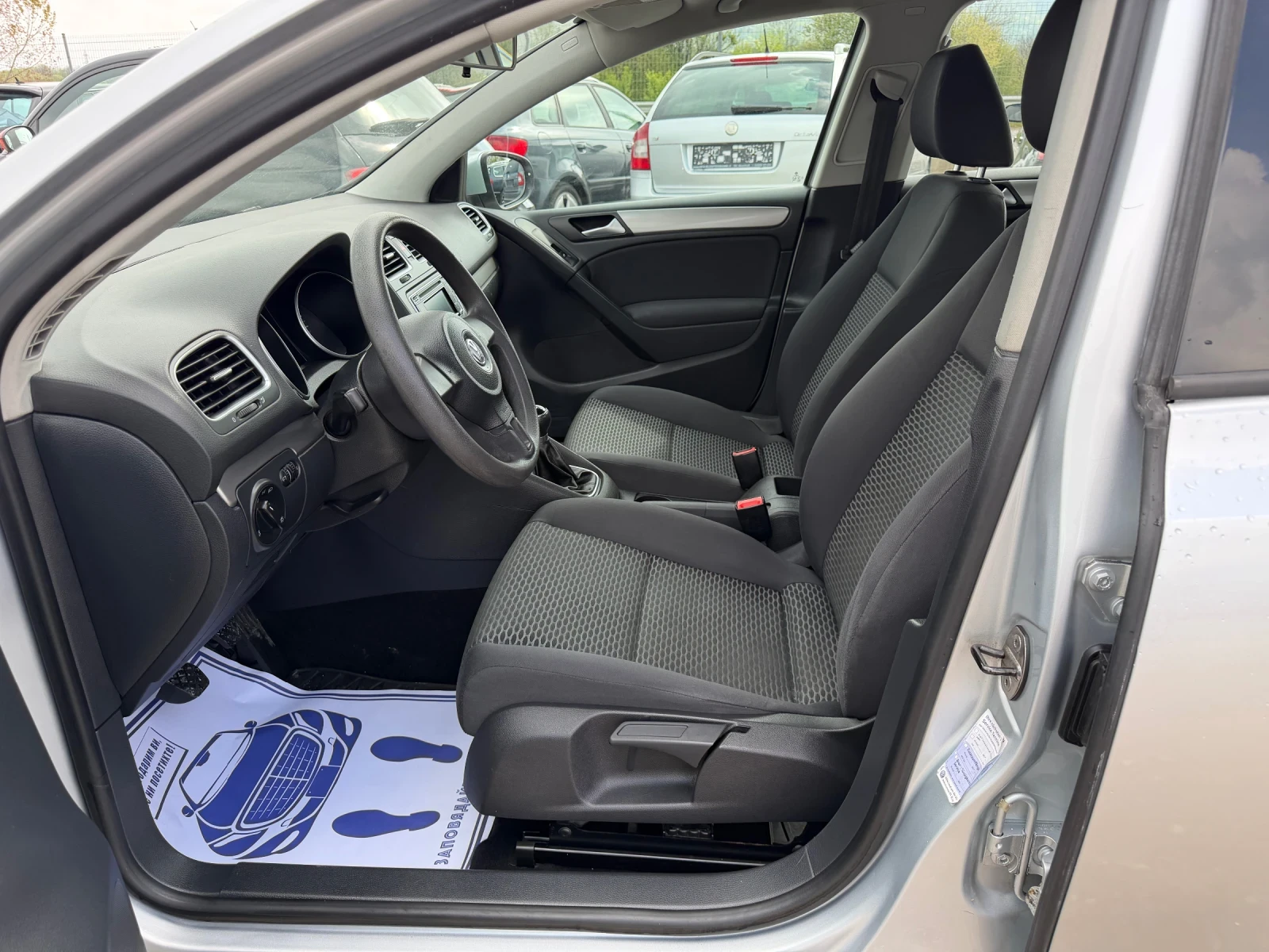 VW Golf 1.4i-80PS, снимка 9 - Автомобили и джипове - 54245761