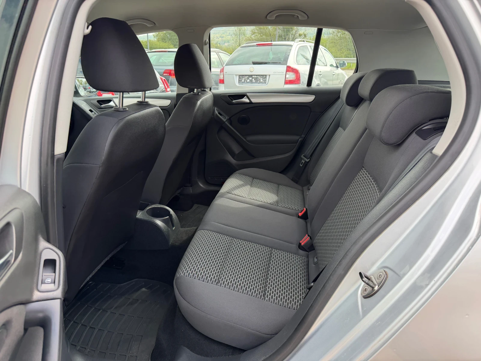 VW Golf 1.4i-80PS, снимка 11 - Автомобили и джипове - 54245761