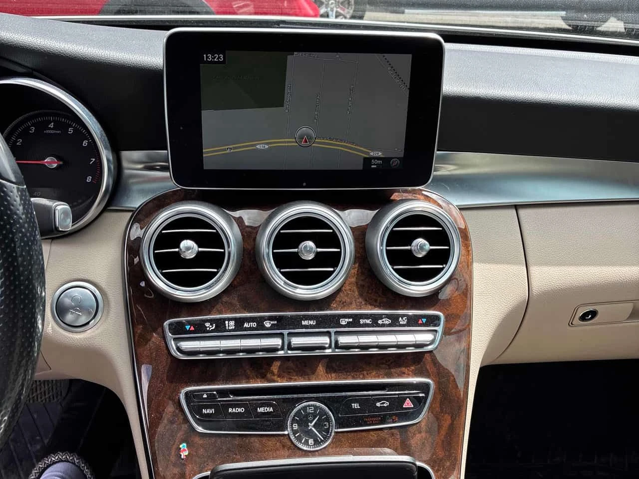 Mercedes-Benz C 400 4MATIC* BURMESTER* PANORAMA* KEYLESS* , снимка 9 - Автомобили и джипове - 54512416