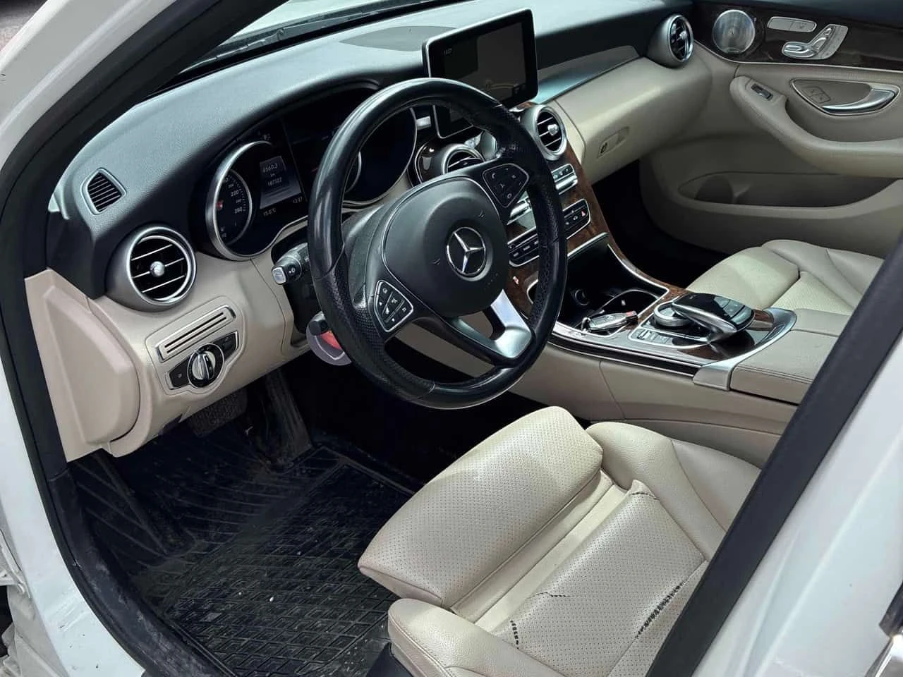 Mercedes-Benz C 400 4MATIC* BURMESTER* PANORAMA* KEYLESS* , снимка 5 - Автомобили и джипове - 54512416