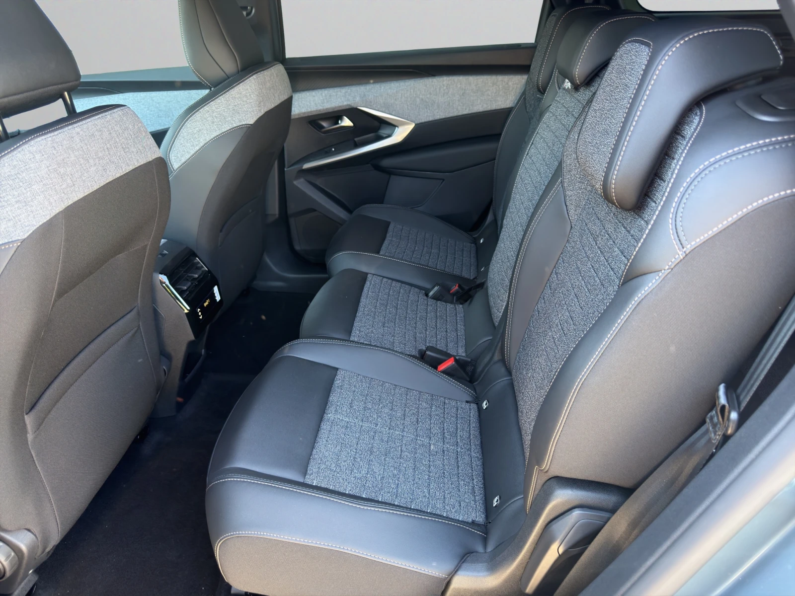 Peugeot 5008 ALLURE  Electric Long Range 172 кВ 230 к.с., снимка 12 - Автомобили и джипове - 54708974