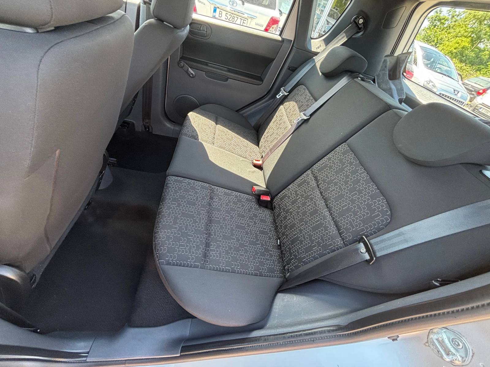 Mitsubishi Colt 1.3 БЕНЗИН 130 000КМ !, снимка 7 - Автомобили и джипове - 55035811