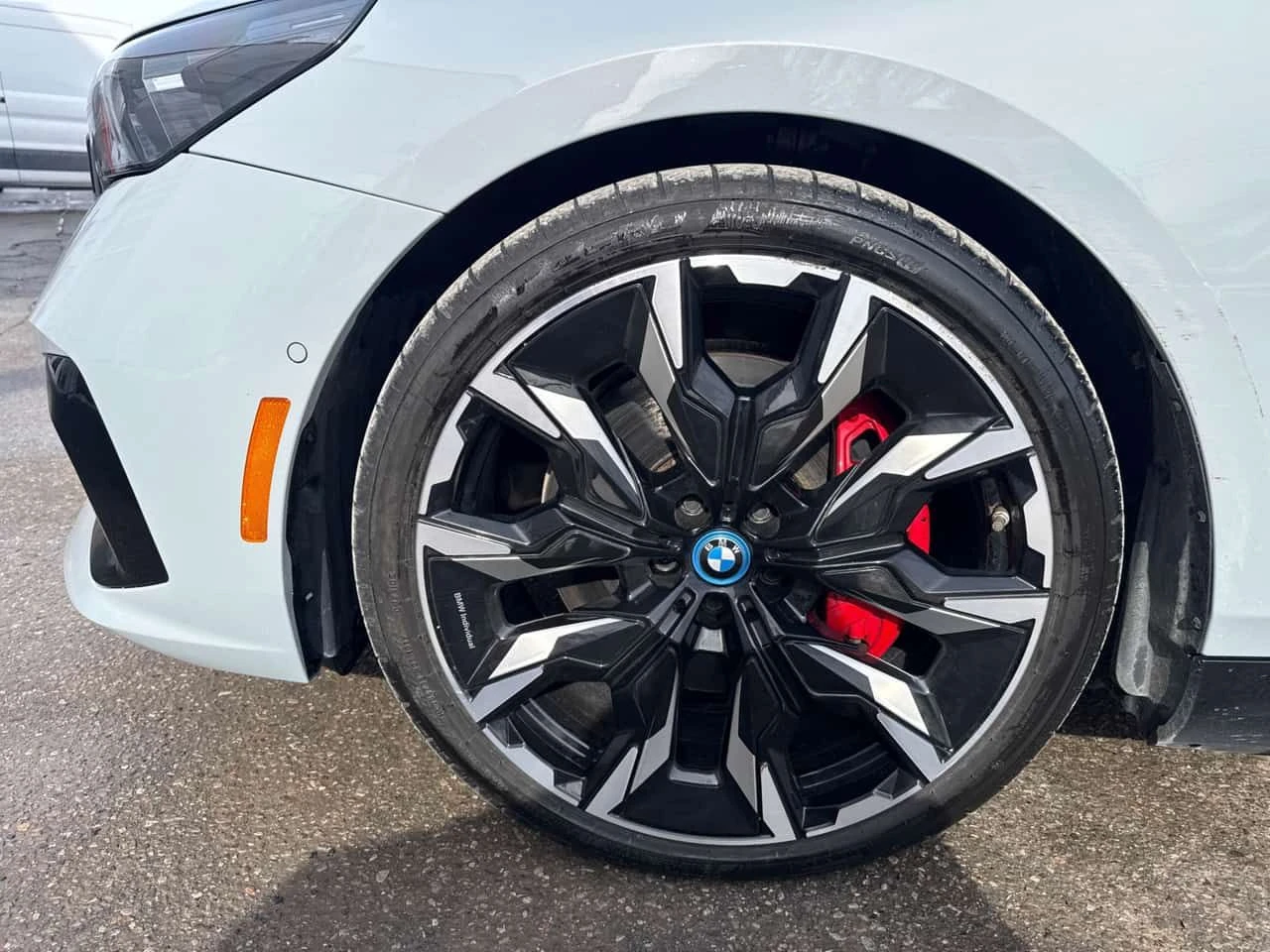 BMW i5 M60 xDrive | CARFAX | БЕЗ ИНЦИДЕНТИ, снимка 6 - Автомобили и джипове - 55419484