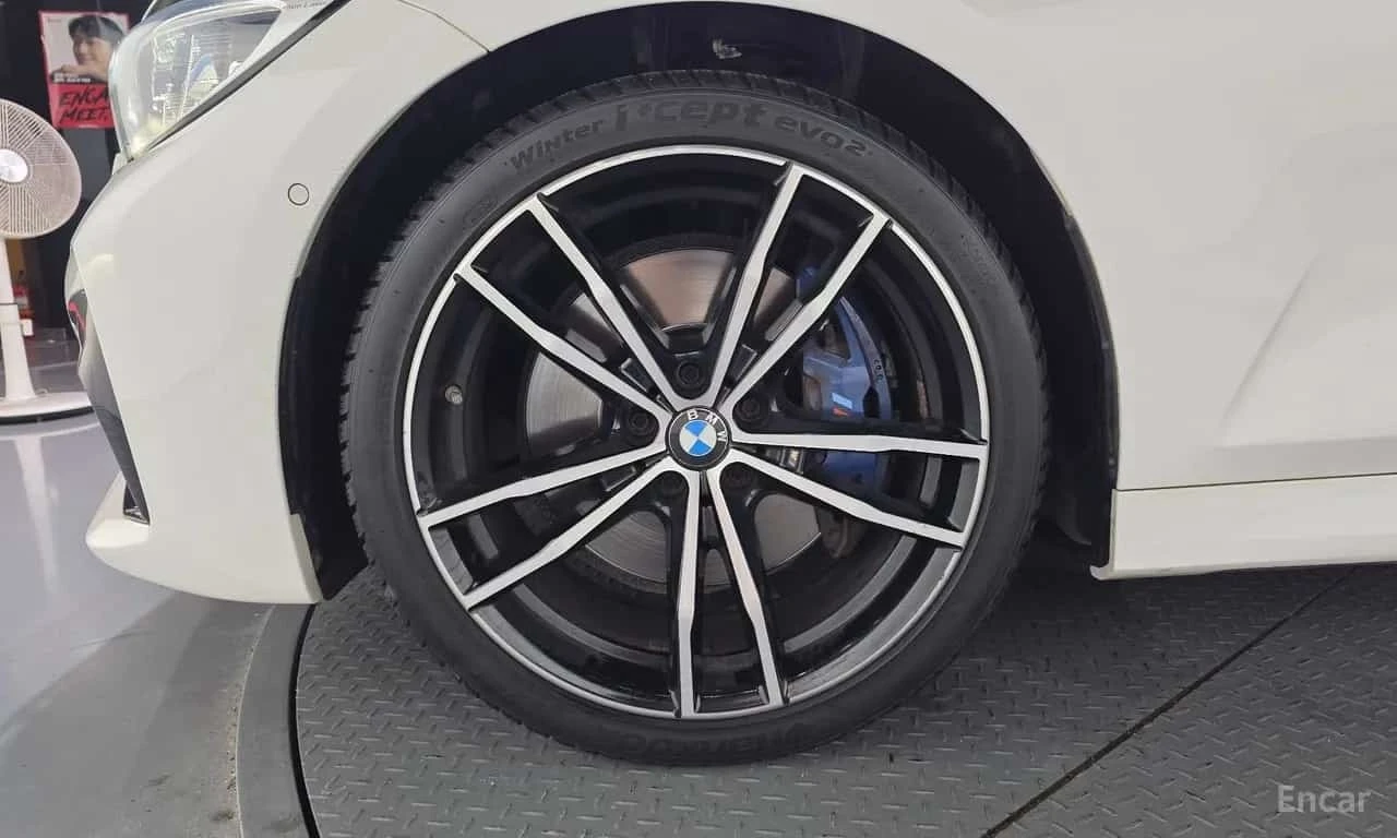 BMW 330 * M Sport * DISTRONIC * ХЕДЪП * 360 КАМЕРИ, снимка 5 - Автомобили и джипове - 55736723