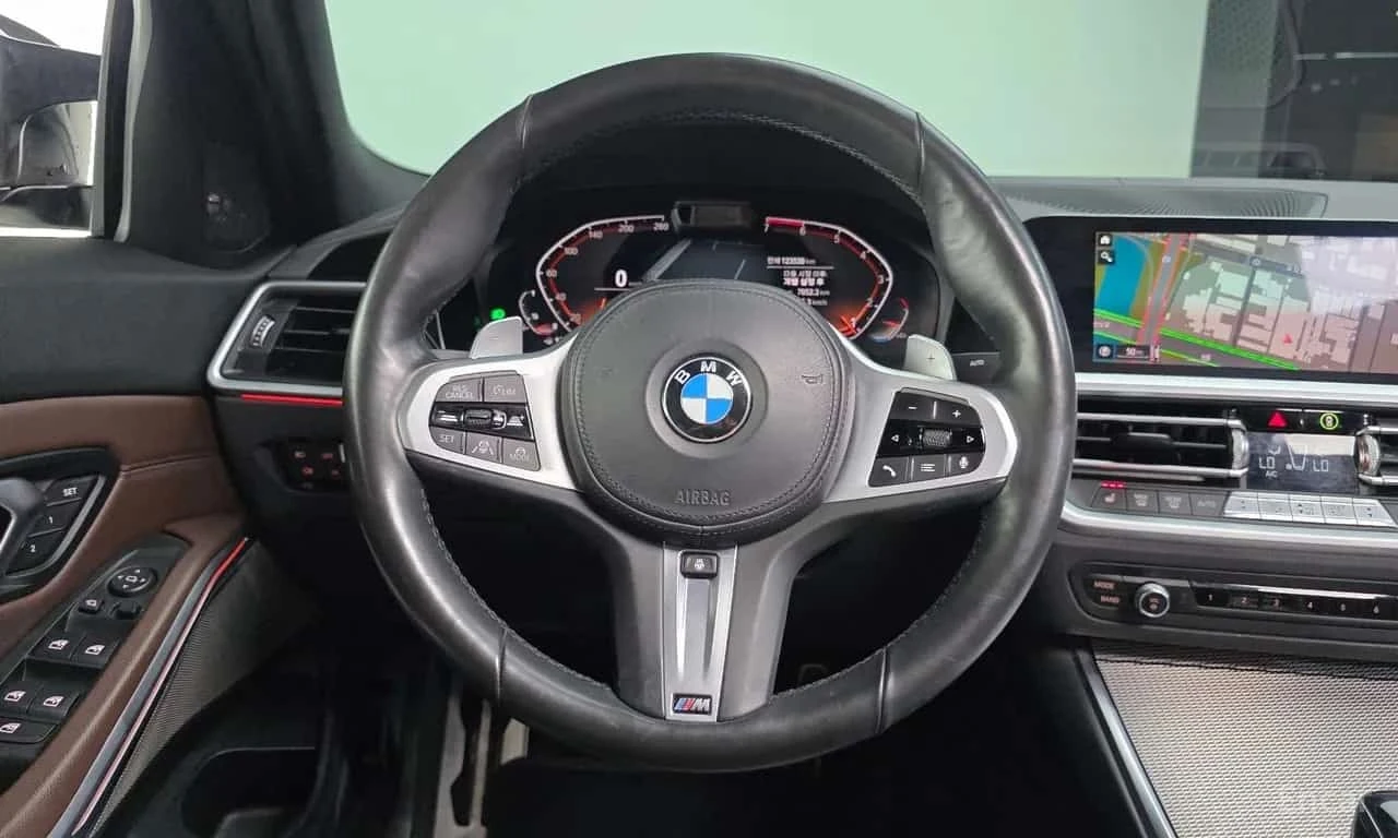 BMW 330 * M Sport * DISTRONIC * ХЕДЪП * 360 КАМЕРИ, снимка 13 - Автомобили и джипове - 55736723