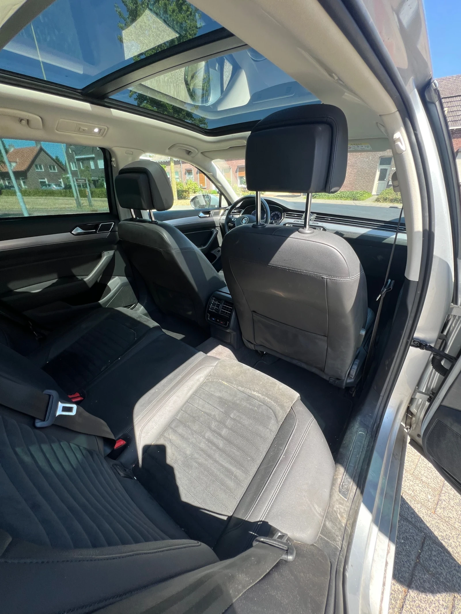 VW Passat HIGHLINE* Панорама* Кожа* Алкантара* Дистроник* Ки, снимка 12 - Автомобили и джипове - 56257116
