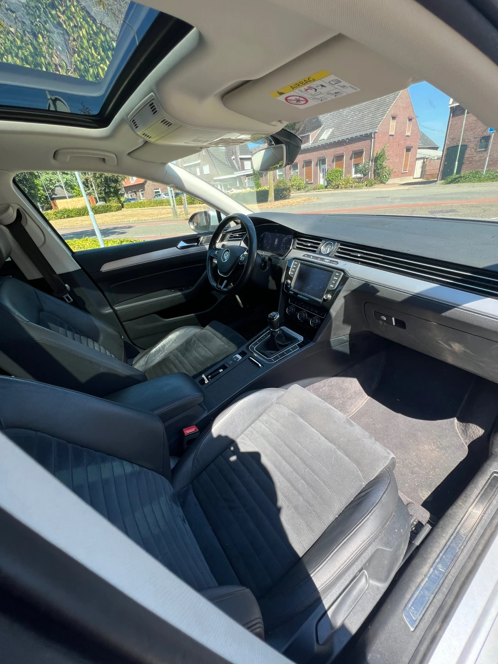 VW Passat HIGHLINE* Панорама* Кожа* Алкантара* Дистроник* Ки, снимка 13 - Автомобили и джипове - 56257116
