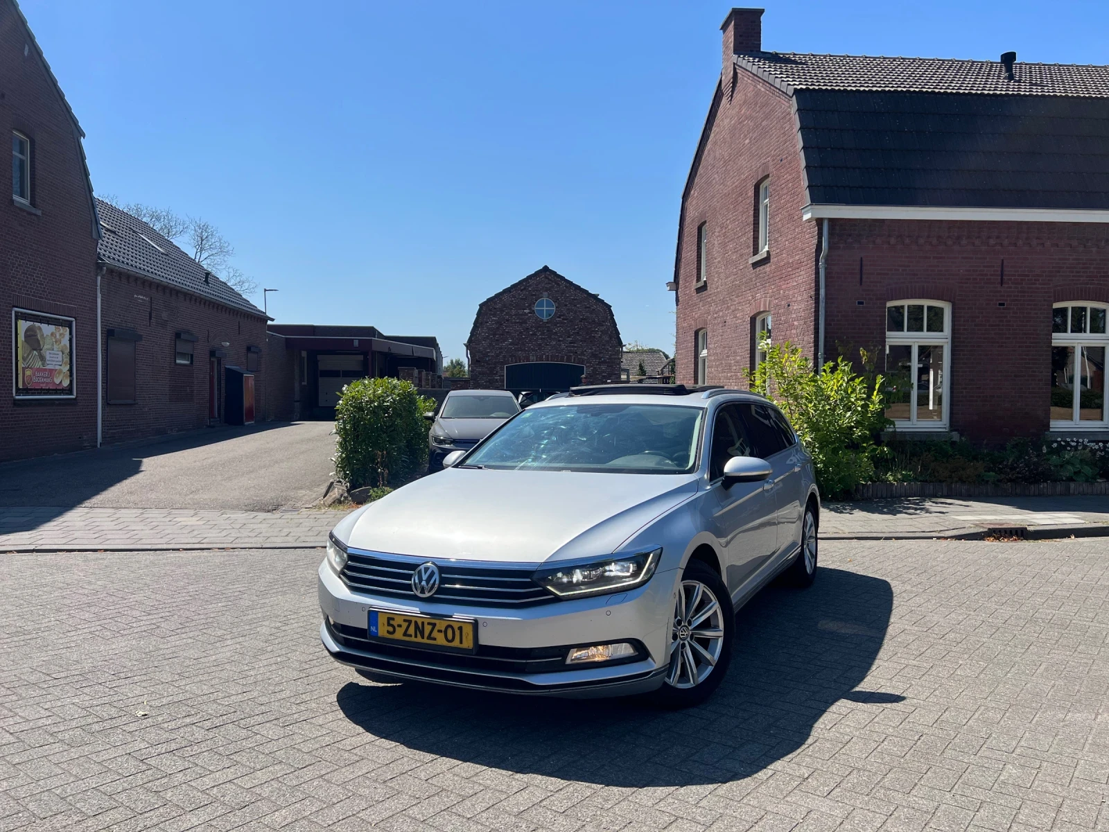 VW Passat HIGHLINE* Панорама* Кожа* Алкантара* Дистроник* Ки