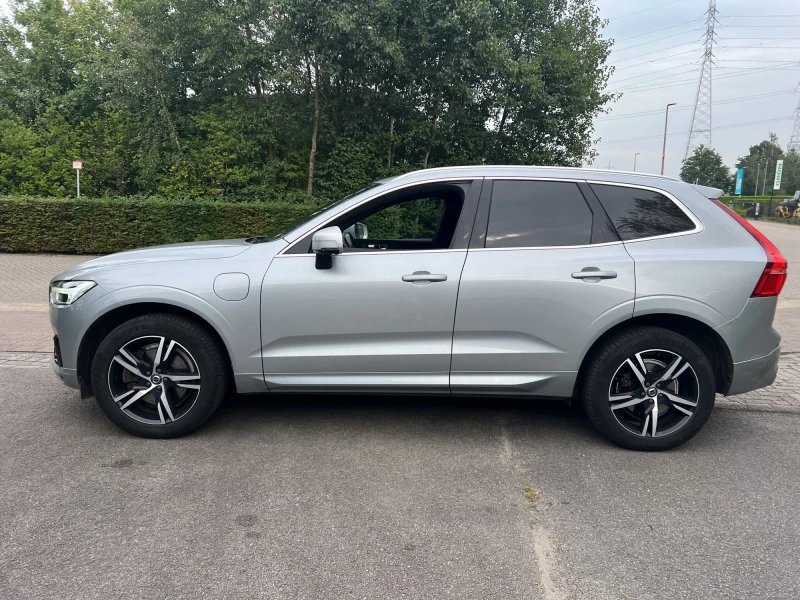 Volvo XC60 T8 R-Design - AWD - Хибрид , снимка 5 - Автомобили и джипове - 47147228