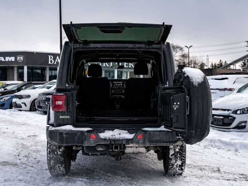 Jeep Wrangler * Sahara | Available Now * CARFAX * ЦЕНА ДО БГ, снимка 7 - Автомобили и джипове - 53529180