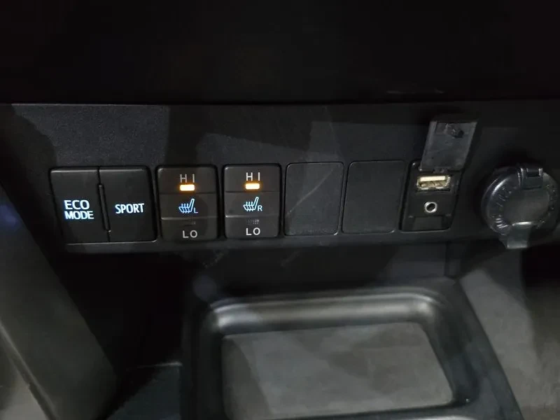 Toyota Rav4 2.5 2Wd 4Th Generation, снимка 12 - Автомобили и джипове - 56130955
