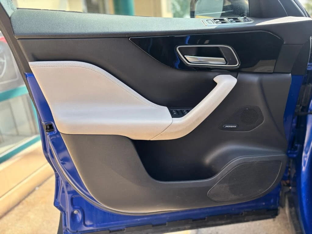 Jaguar F-PACE PRESTIGE* AWD* KEYLESS* АвтоКредит(ЦЕНА ДО БГ) - изображение 7