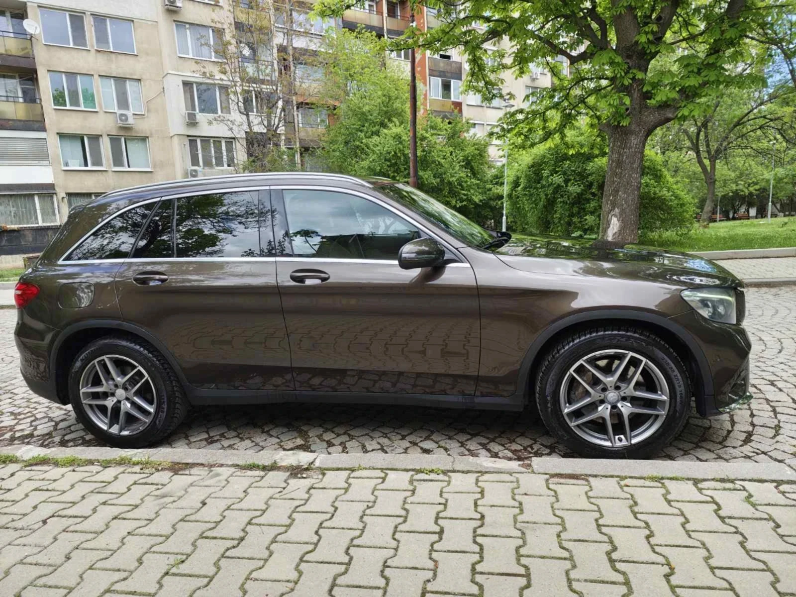 Mercedes-Benz GLC 250 4matic AMG, снимка 2 - Автомобили и джипове - 54407020