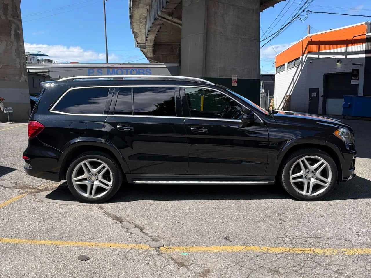 Mercedes-Benz GL 550  АВТОКРЕДИТ / БЕЗ ПЪРВОНАЧАЛНА ВНОСКА, снимка 3 - Автомобили и джипове - 55574304