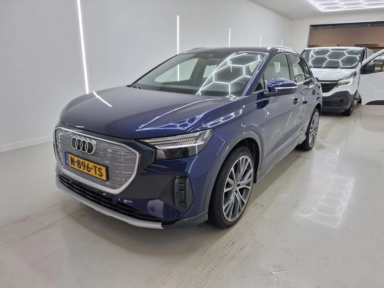 Audi Q4  E-tron 40 Launch SOH92% Лизинг, снимка 2 - Автомобили и джипове - 55593710