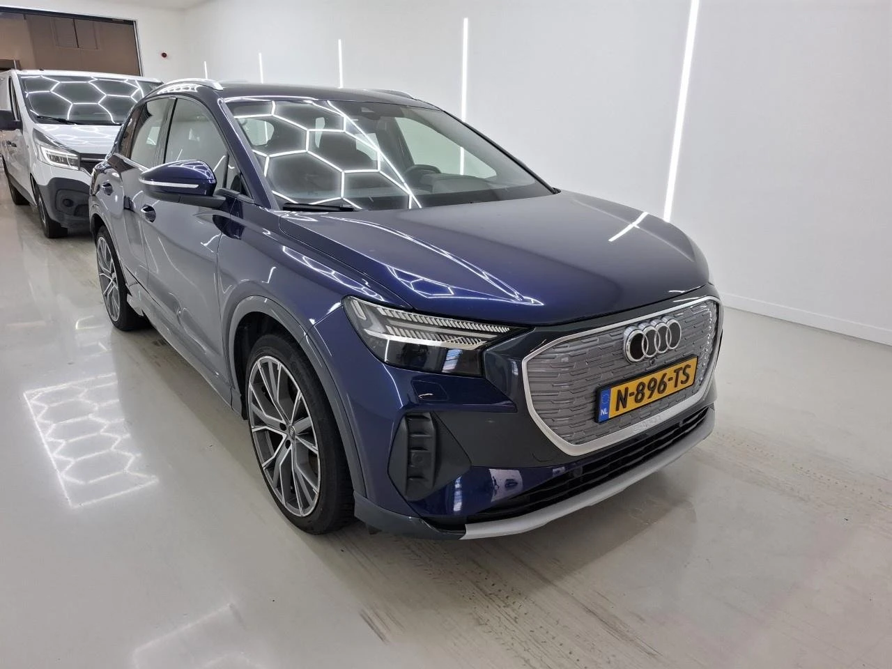 Audi Q4  E-tron 40 Launch SOH92% Лизинг