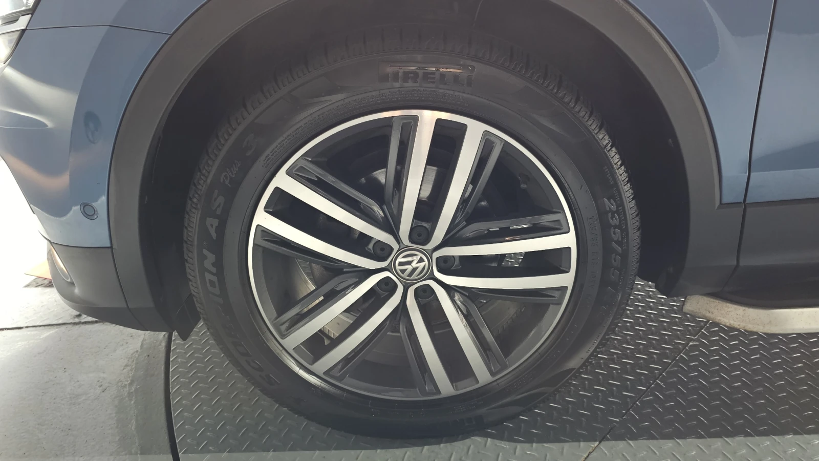 VW Tiguan 2.0 TDI* ЕЛ. БАГАЖНИК* 360* HUD* BLIND SPOT* КРАЙН, снимка 5 - Автомобили и джипове - 55983946