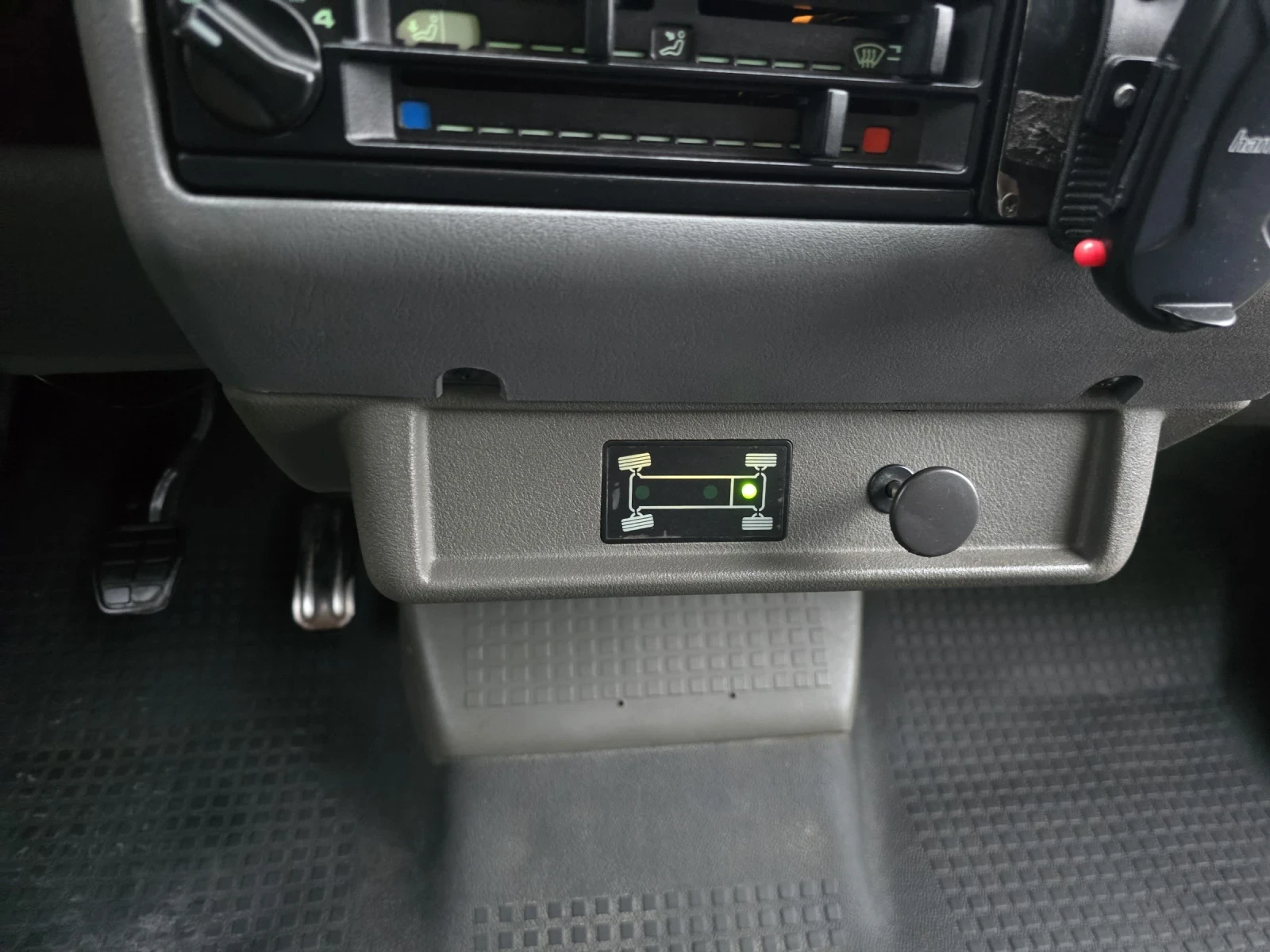 VW Transporter 2.5i КЕМПЕР 4Х4, снимка 16 - Бусове и автобуси - 54392977