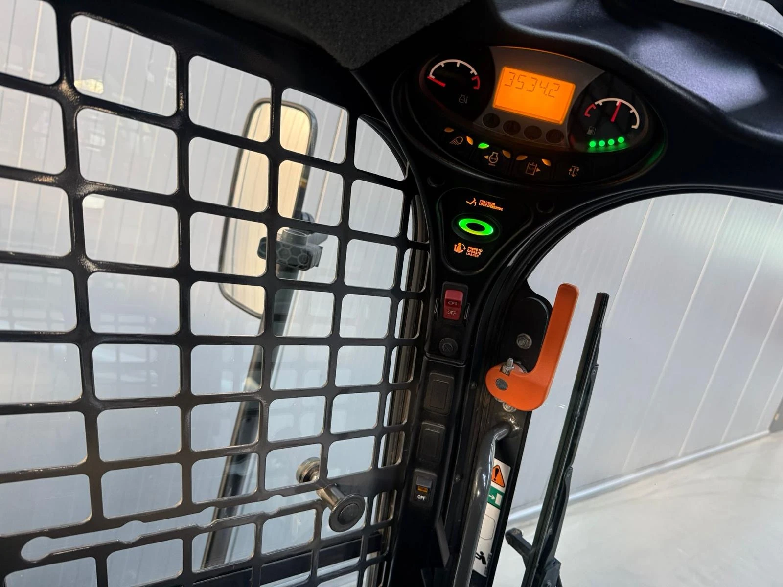 Мини челни товарачи Bobcat T870 NEXT GEN HF С КОФА И ВИЛИЦИ ЛИЗИНГ, снимка 12 - Индустриална техника - 54230133