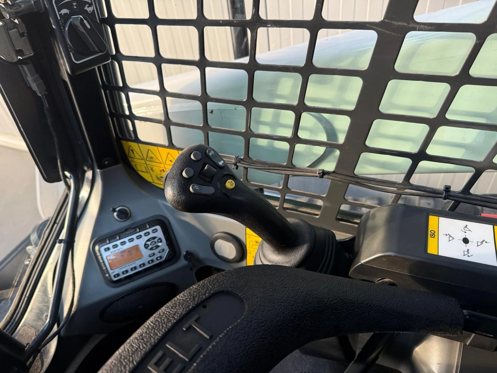 Мини челни товарачи Bobcat T870 NEXT GEN HF С КОФА И ВИЛИЦИ ЛИЗИНГ, снимка 9 - Индустриална техника - 54230133