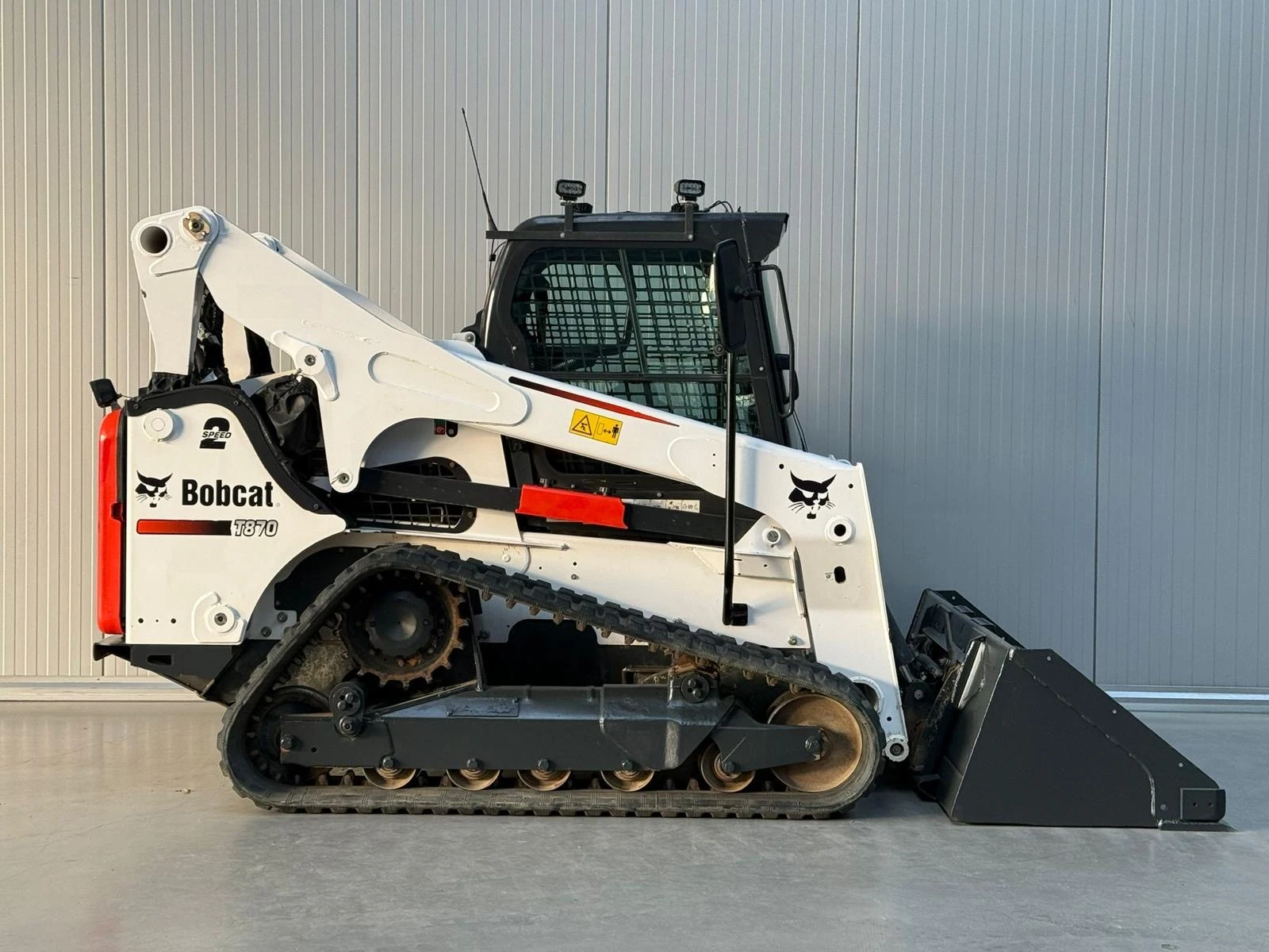 Мини челни товарачи Bobcat T870 NEXT GEN HF С КОФА И ВИЛИЦИ ЛИЗИНГ, снимка 4 - Индустриална техника - 54230133