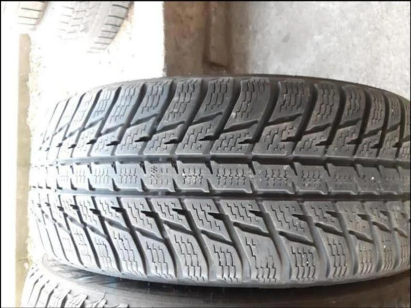 Гуми Зимни 225/60R17, снимка 5 - Гуми и джанти - 30753157