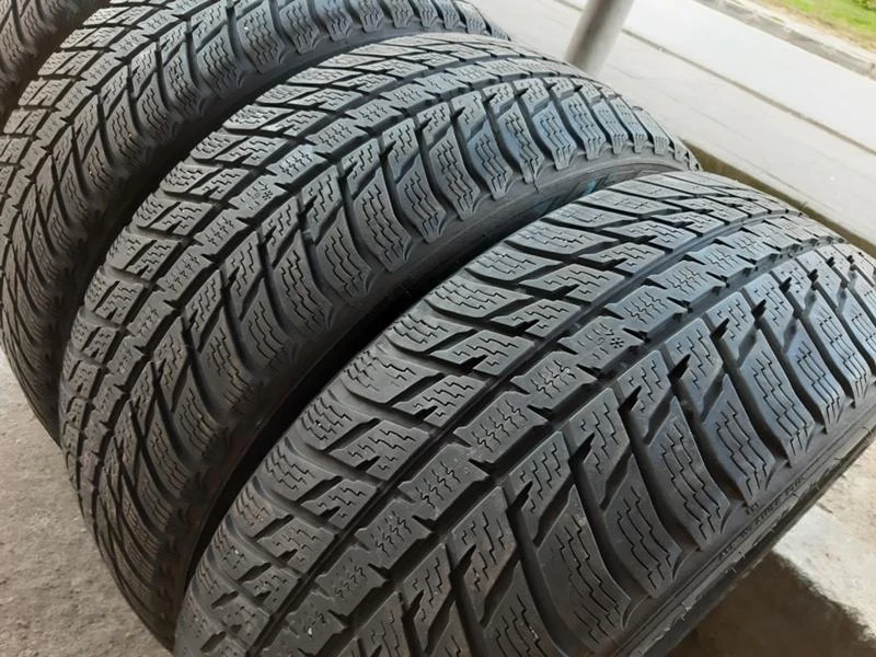 Гуми Зимни 225/60R17, снимка 2 - Гуми и джанти - 30753157