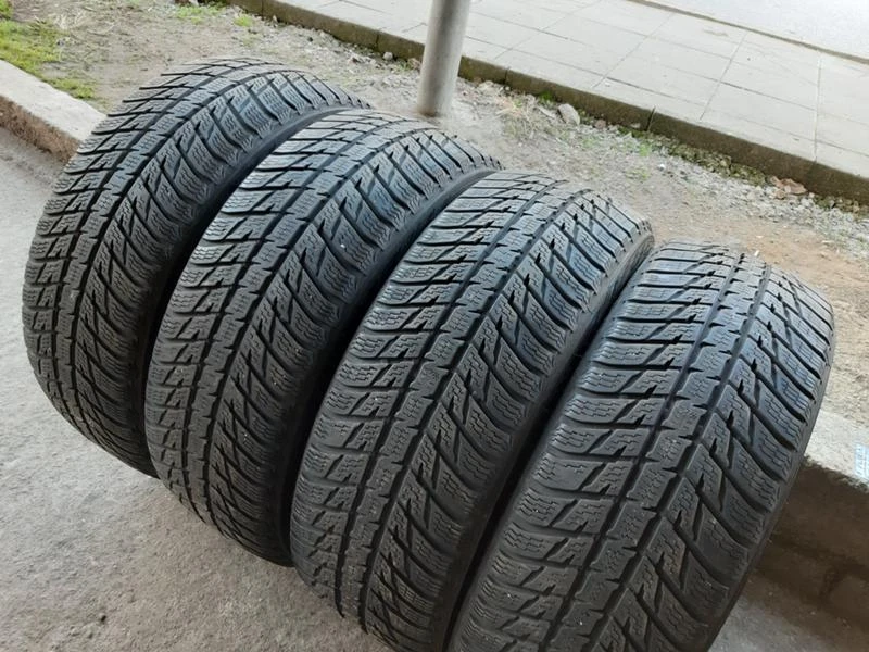 Гуми Зимни 225/60R17, снимка 1 - Гуми и джанти - 30753157