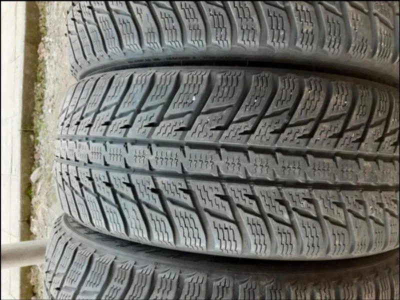 Гуми Зимни 225/60R17, снимка 7 - Гуми и джанти - 30753157