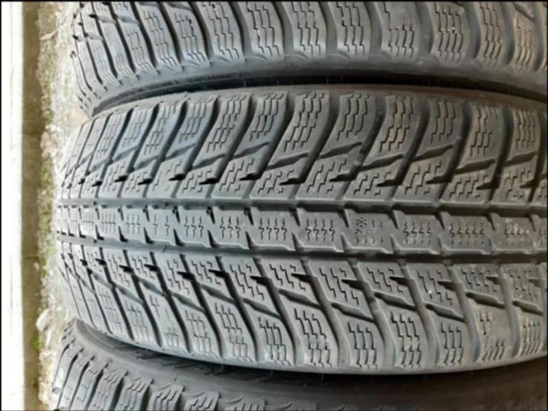 Гуми Зимни 225/60R17, снимка 6 - Гуми и джанти - 30753157