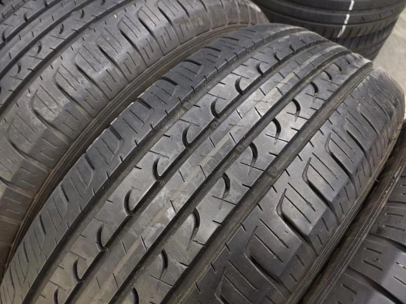 Гуми Летни 215/60R17, снимка 2 - Гуми и джанти - 33296261