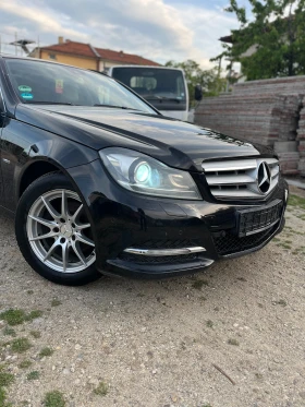     Mercedes-Benz C 220  // / 
