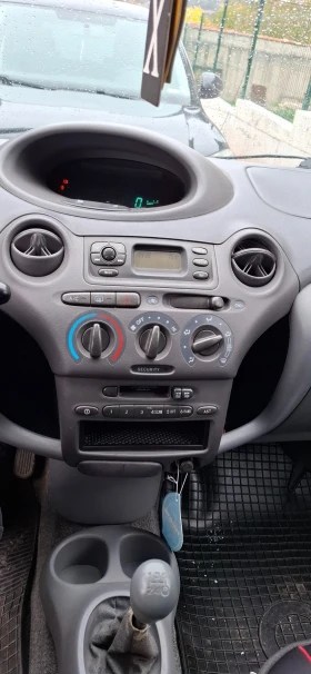 Обява за продажба на Toyota Yaris 1.0VVTI 68HP ~1 800 лв. - изображение 6 | Auto.bg Обява за продажба на Toyota Yaris 1.0VVTI 68HP ~1 800 лв. - изображение 6