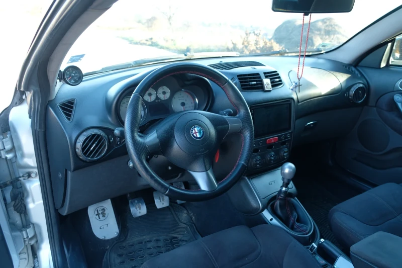 Alfa Romeo Gt, снимка 5 - Автомобили и джипове - 47410575