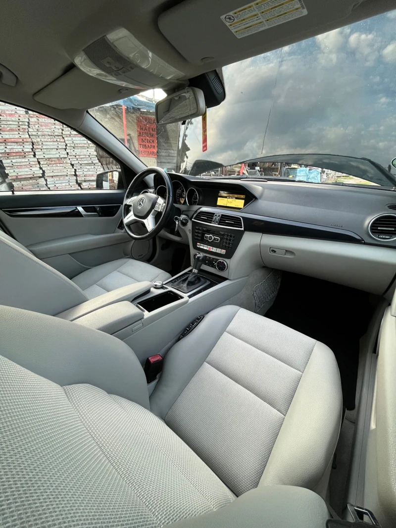 Mercedes-Benz C 200 Сменена верига!/Ксенон/Бяла кожа/Много екстри/, снимка 9 - Автомобили и джипове - 52597808