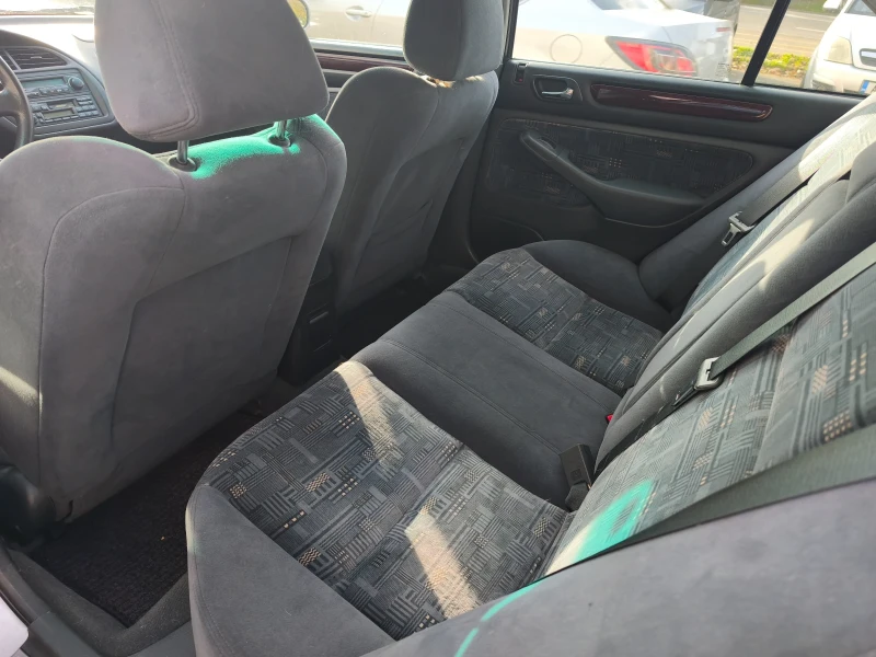 Honda Accord 1.8  vtec 136кс., снимка 6 - Автомобили и джипове - 52444738