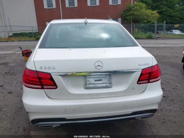 Mercedes-Benz E 350 4Matic, снимка 16 - Автомобили и джипове - 52842759