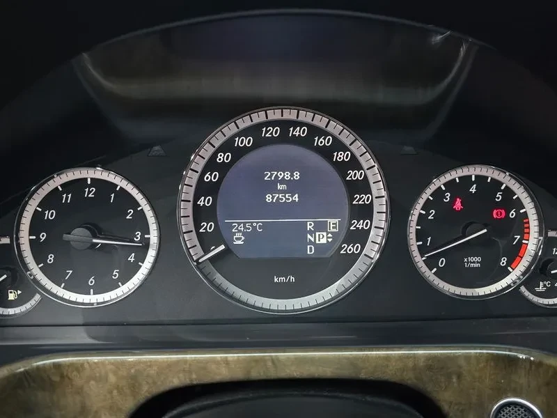 Mercedes-Benz E 300 W212 Elegance, снимка 8 - Автомобили и джипове - 55948276