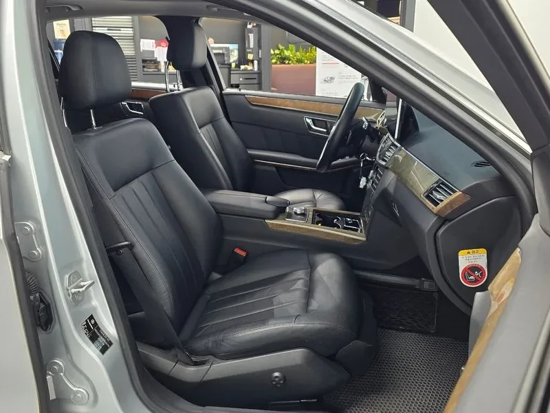 Mercedes-Benz E 300 W212 Elegance, снимка 10 - Автомобили и джипове - 55948276