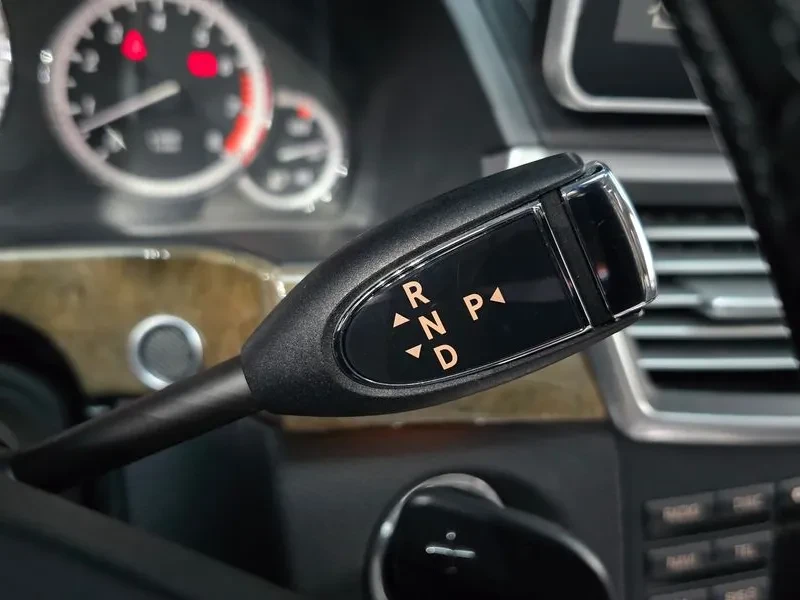 Mercedes-Benz E 300 W212 Elegance, снимка 9 - Автомобили и джипове - 55948276