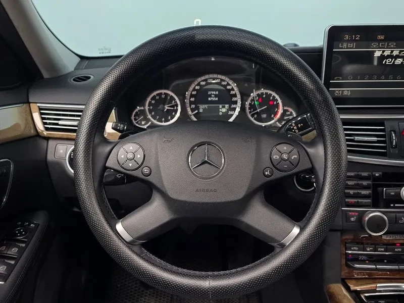 Mercedes-Benz E 300 W212 Elegance, снимка 13 - Автомобили и джипове - 55948276