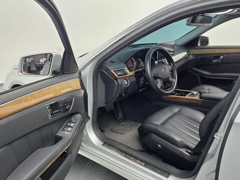 Mercedes-Benz E 300 W212 Elegance, снимка 11 - Автомобили и джипове - 55948276