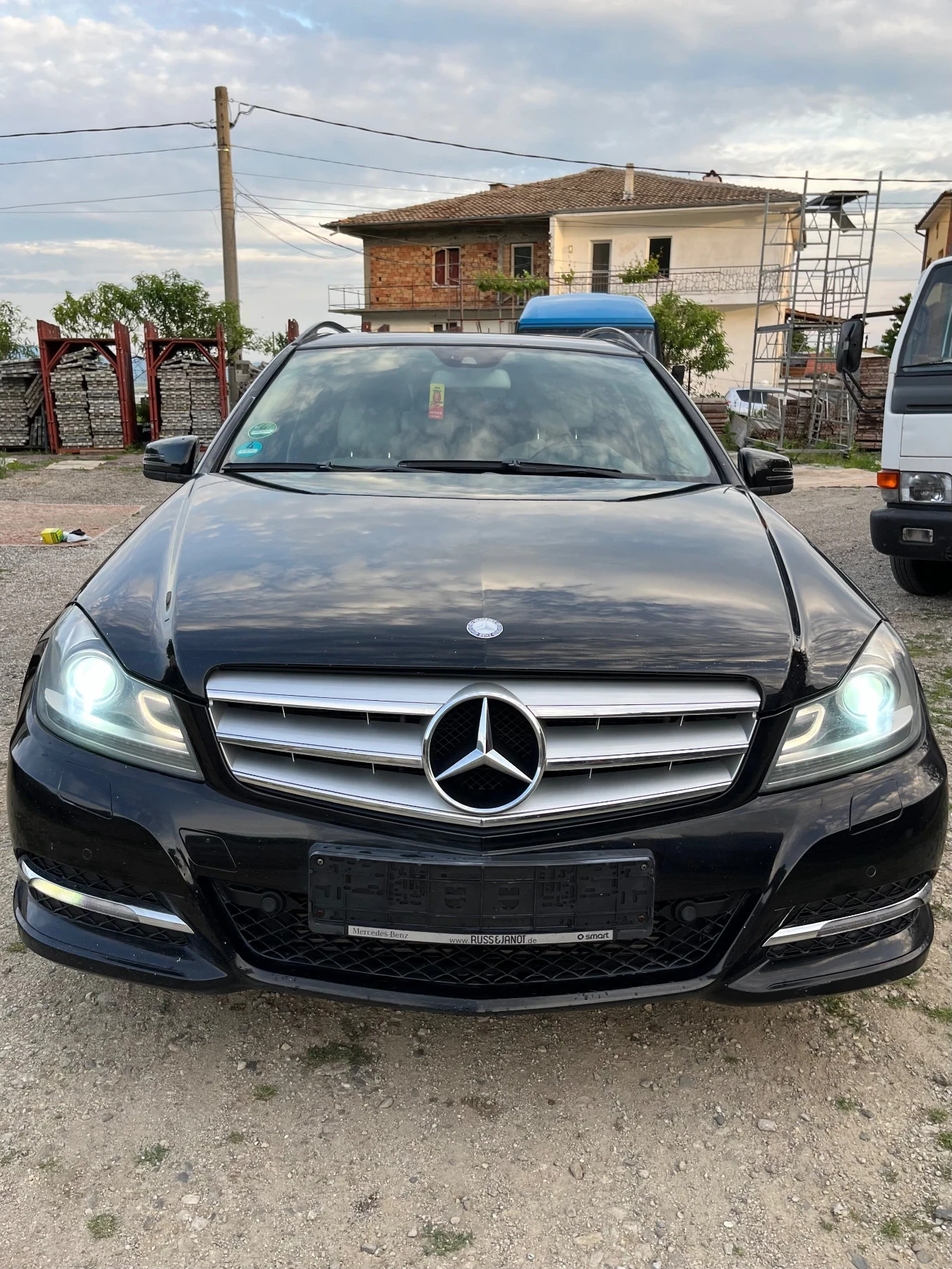 Mercedes-Benz C 200 Сменена верига!/Ксенон/Бяла кожа/Много екстри/, снимка 1